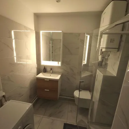 Elegant Lumineux, * París